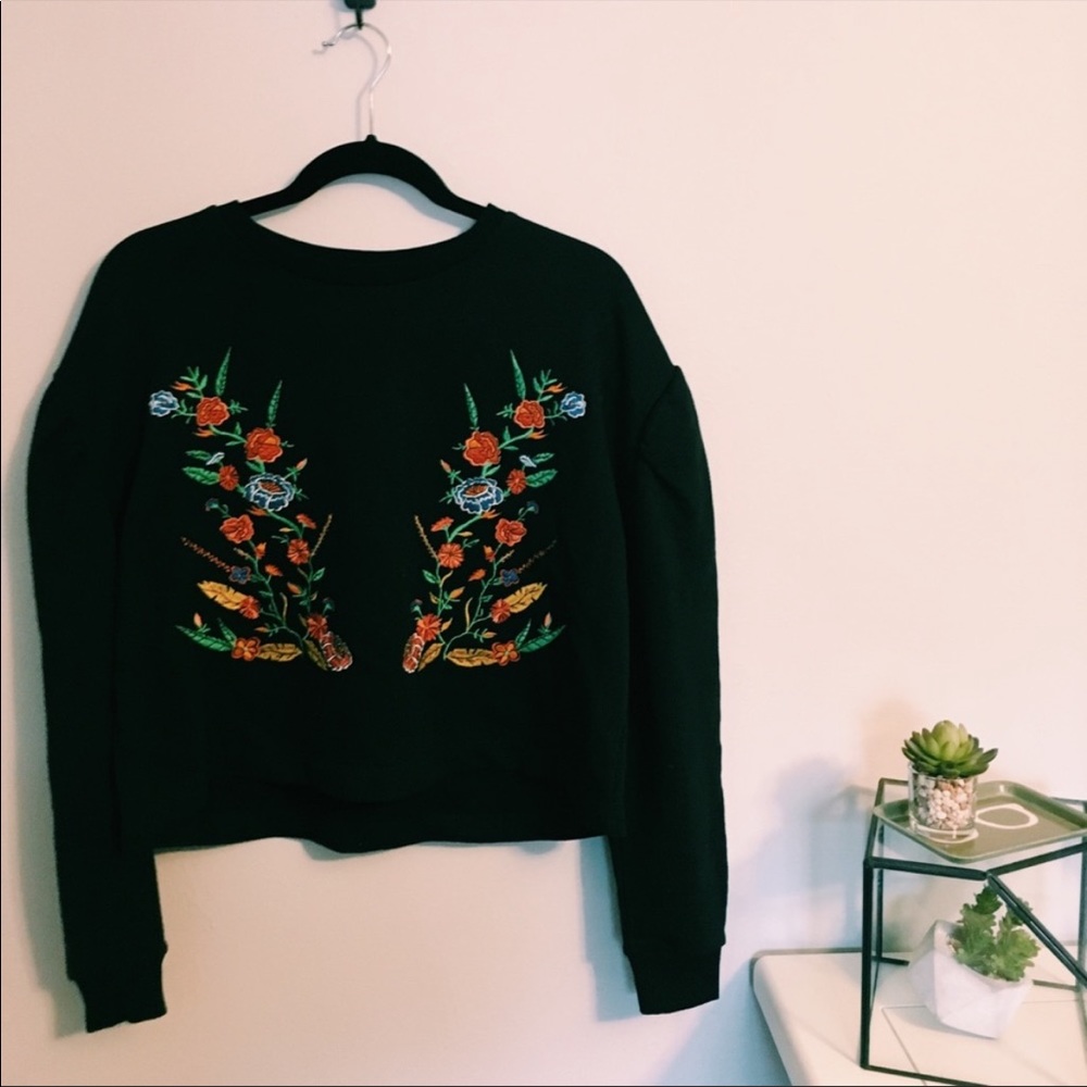 Romeo and Juliet cropped sweater